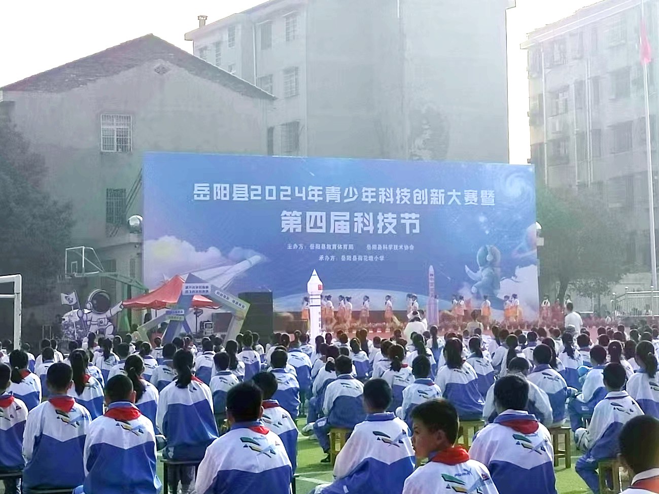 乐动平台-乐动（中国）
宣传车亮相“岳阳县2024年青少年科技创新大赛暨第四届科技节”